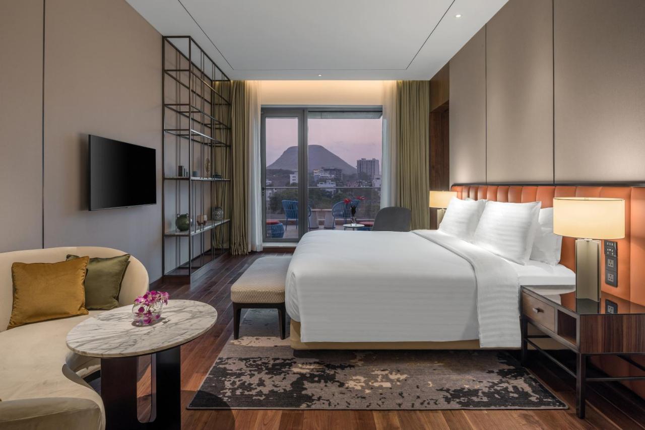 Radisson Blu Hotel & Spa, Nashik Zewnętrze zdjęcie