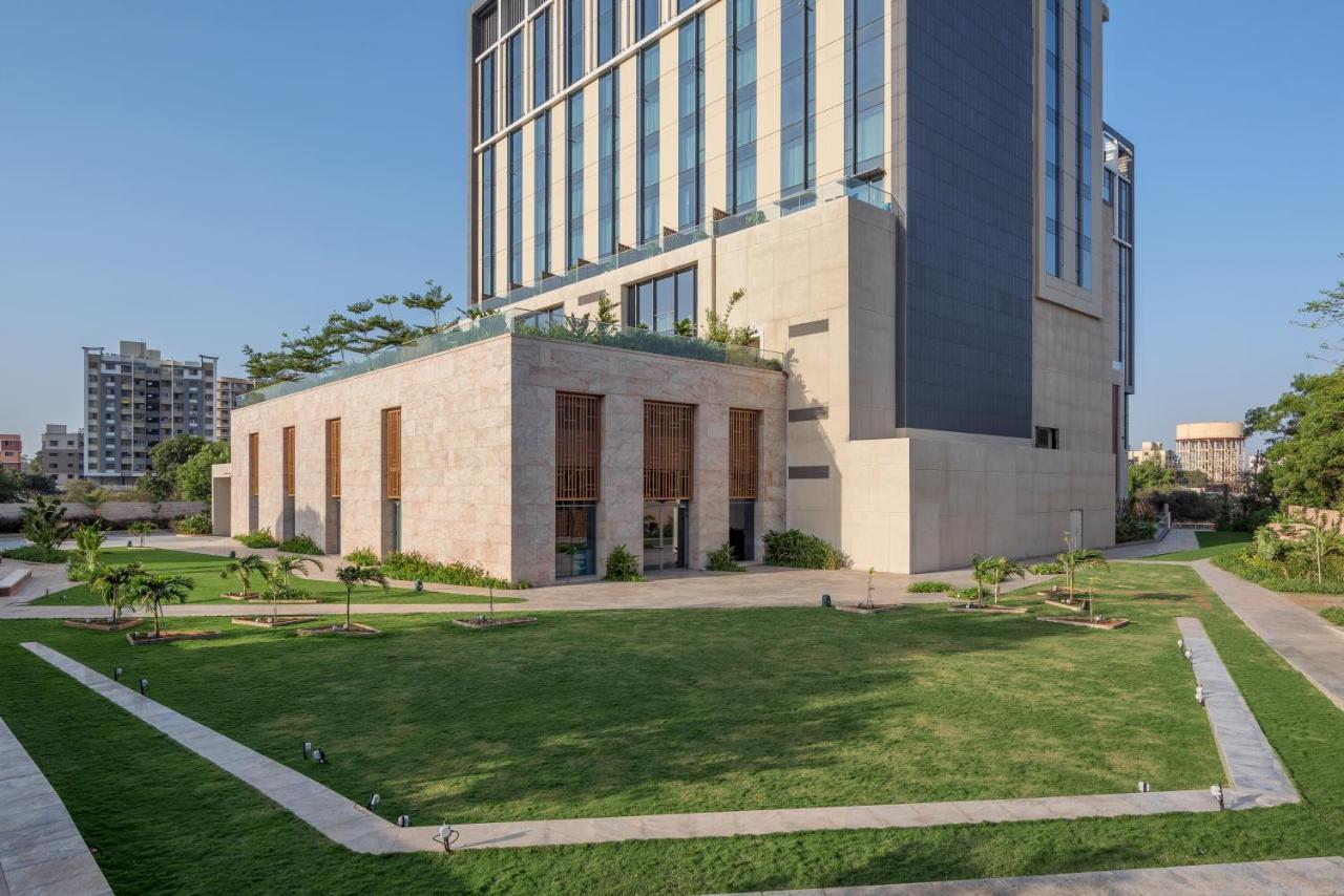 Radisson Blu Hotel & Spa, Nashik Zewnętrze zdjęcie